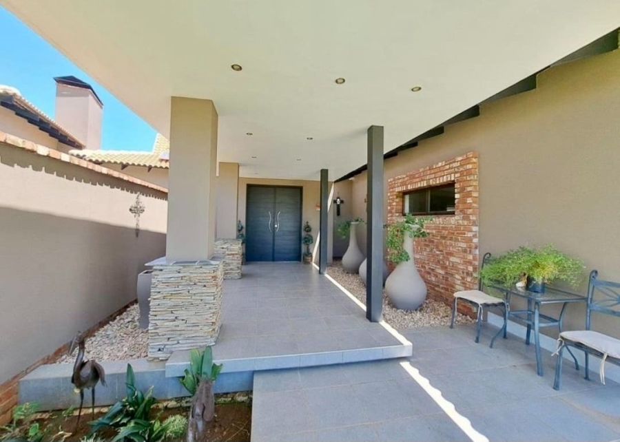 3 Bedroom Property for Sale in Wilkoppies North West